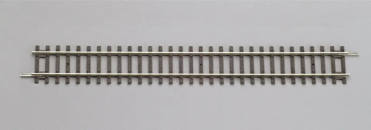 Piko 55200 Binario diritto G239 senza massicciata di lunghezza 239 mm Sistema A Gleis scala H0 posato su tavolo