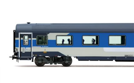 Rivarossi HR4407 Dettaglio della carrozza Gran Confort, compresa nel set di 3 carrozze Trenitalia nella nuova livrea Intercity.