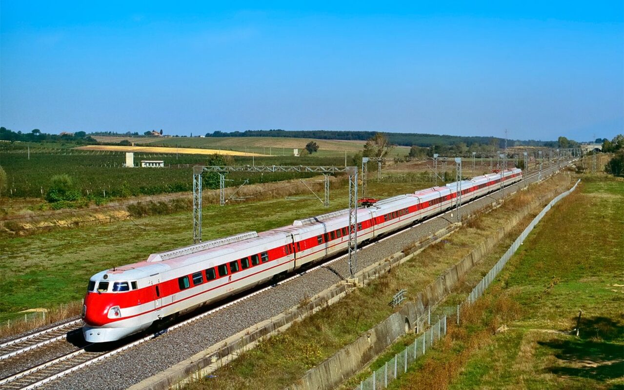 Rivarossi HR9015 E HR9015S Elettrotreno ETR 450 Pendolino delle FS composto da 4 elementi riproducente il treno Intercity Giotto