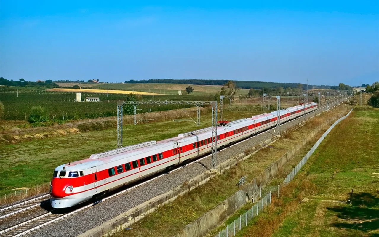 Rivarossi HR9015 E HR9015S Elettrotreno ETR 450 Pendolino delle FS composto da 4 elementi riproducente il treno Intercity Giotto