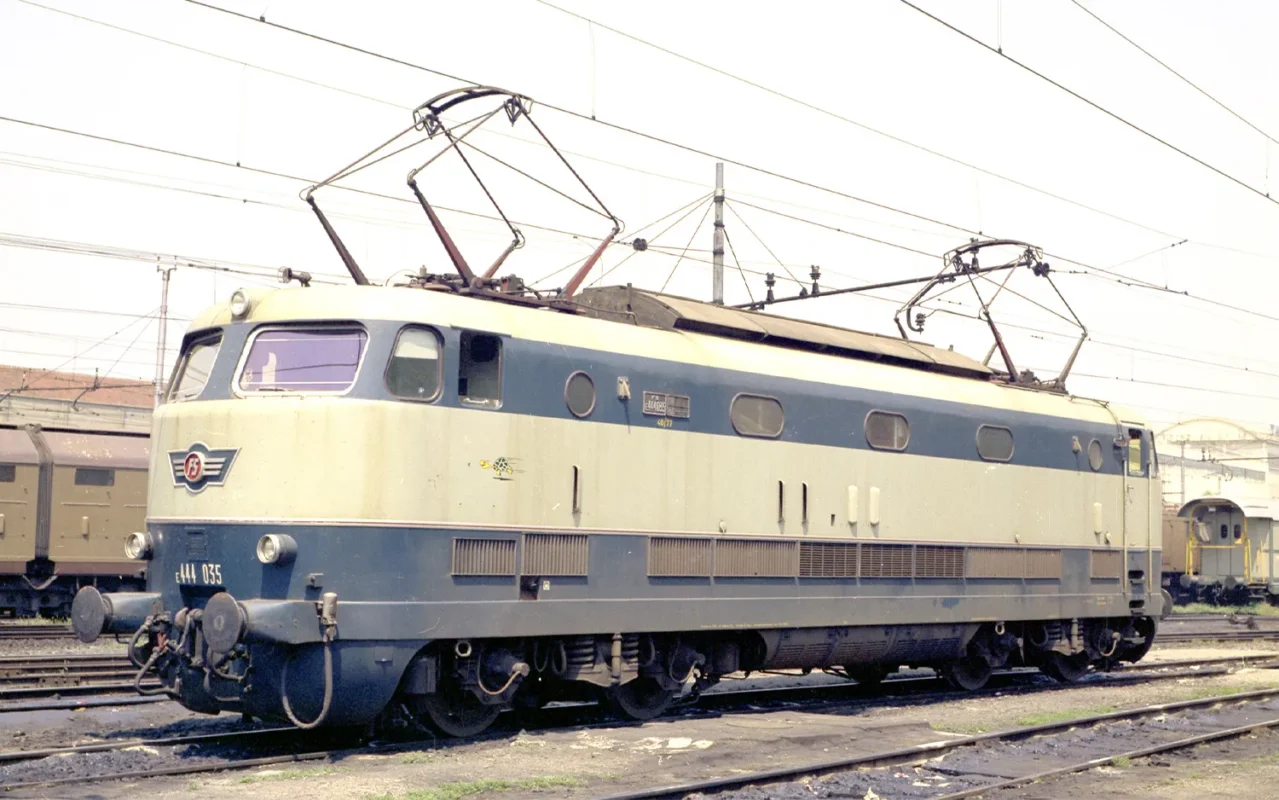 Arnold HN2687 Locomotiva elettrica E.444 FS prima serie nella livrea d'origine senza fascia rossa scala N epoca quarta, Pitzalis Modellismo