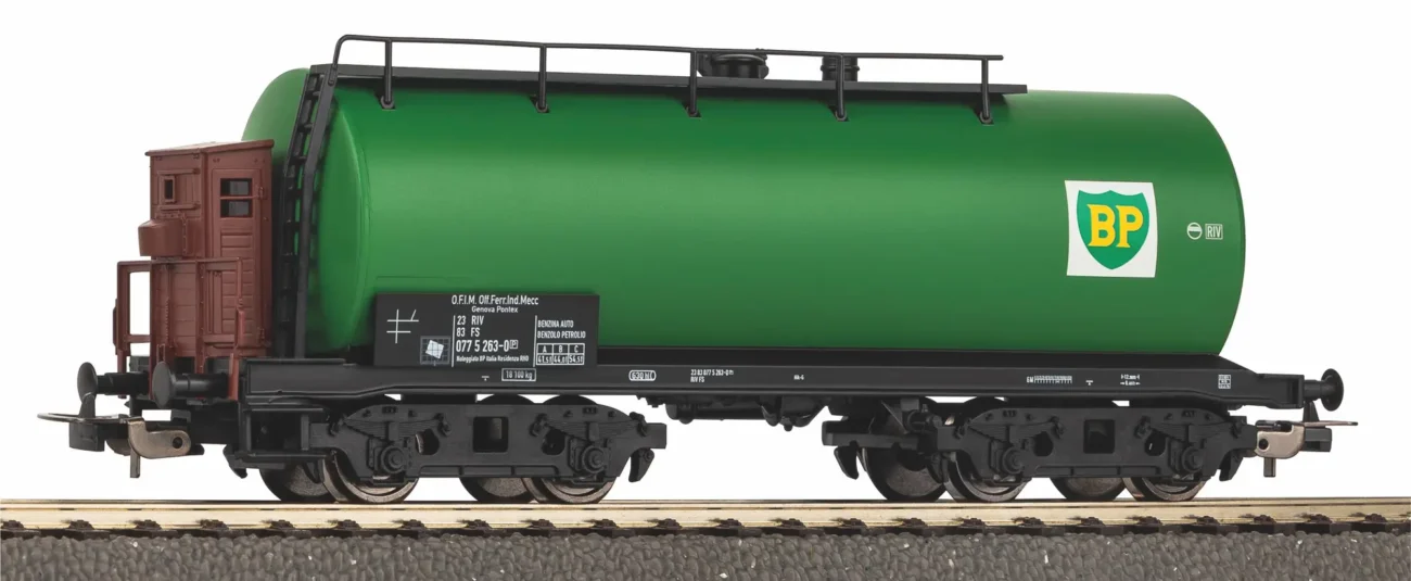 Piko 24518, Carro cisterna verde BP FS con garitta del frenatore marrone, Scala H0, Epoca IV, Pitzalis Modellismo