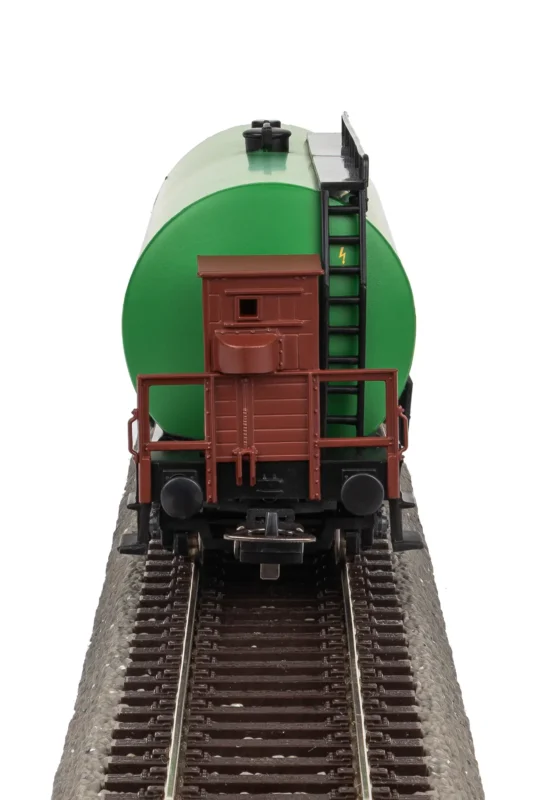 Piko 24518, Dettaglio garitta del frenatore e respingenti, Carro cisterna verde BP FS, Scala H0, Epoca IV, Pitzalis Modellismo