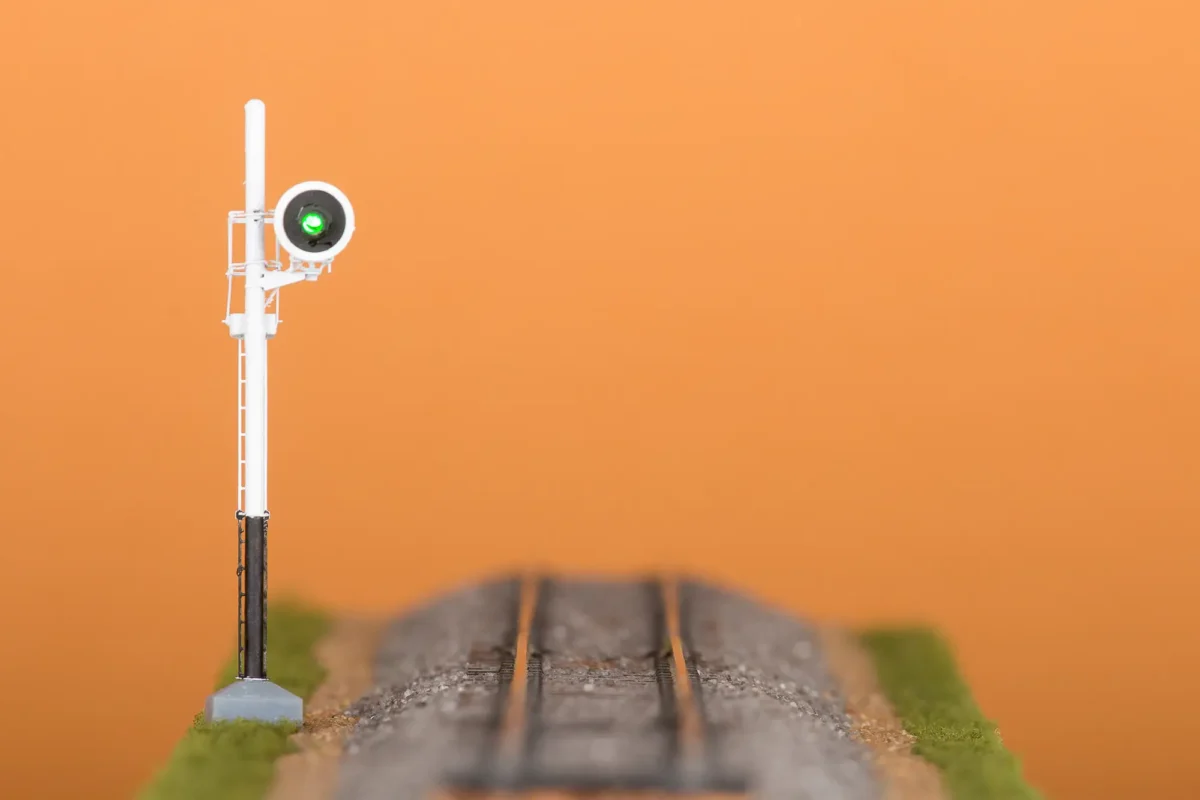 MA Il Treno 101, Segnale FS prima categoria a una vela con luce verde accesa, Scala H0, Pitzalis Modellismo