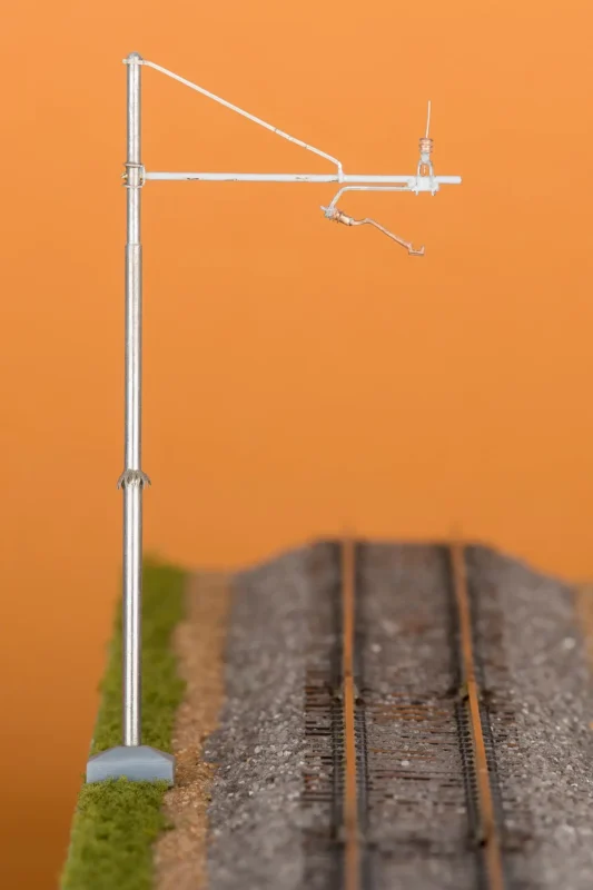 MA Il Treno 902, palo catenaria M26 FS con braccio interno per plastici ferroviari, Scala H0, Pitzalis Modellismo